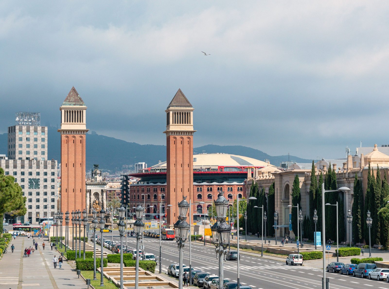 BARCELONA'S REMOTE WORK ESIM: BALANCING TOURISM AND PRODUCTIVITY IN SPAIN