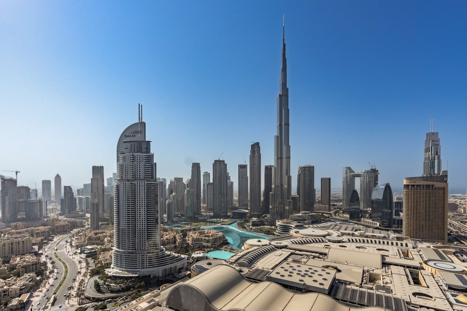 Dubai & UAE: Luxury Travel + High-Speed Business Connectivity
